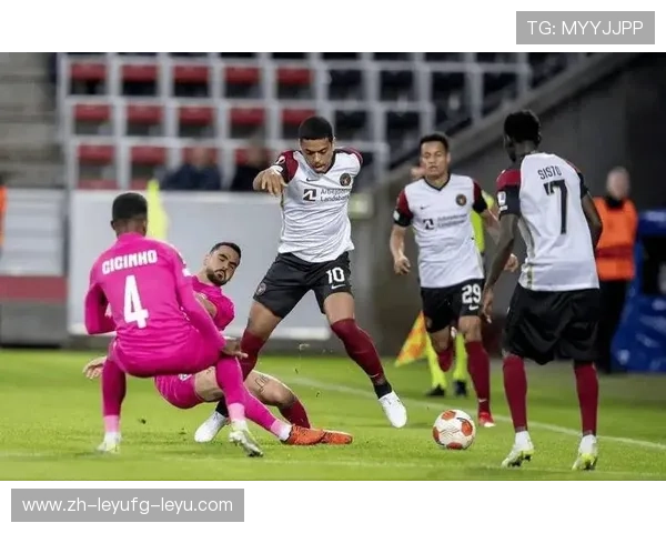 足球替补策略科学安排助力球队在比赛中保持竞技状态